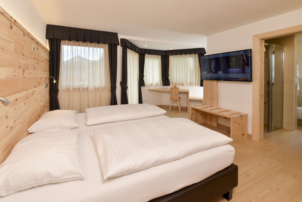 Hotel Silvana Selva di Val Gardena Ngoại thất bức ảnh